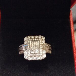 THIS SILVER MOISSANITE RING IS BREATH TAKING (NIB)